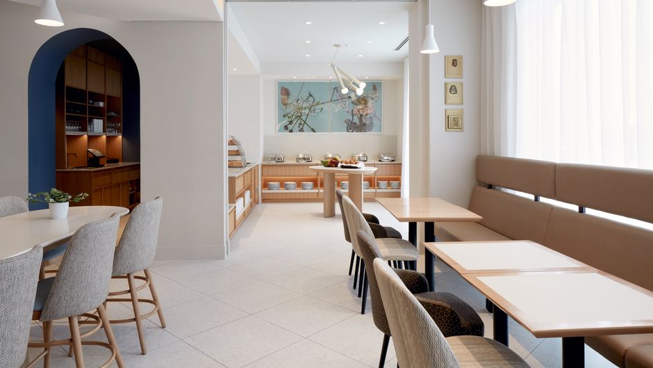 Holiday Inn & Suites Montreal Airport Restaurant