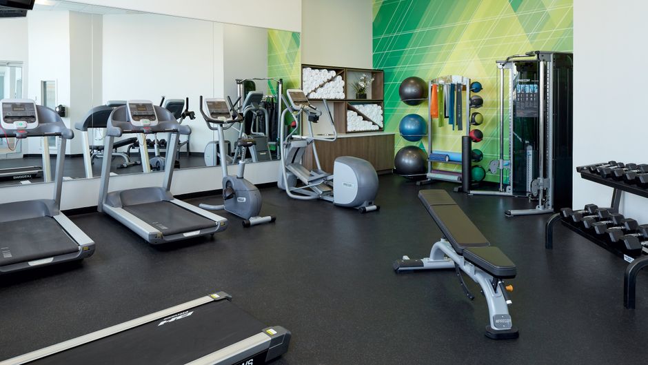Holiday Inn & Suites Montreal Airport Health Club