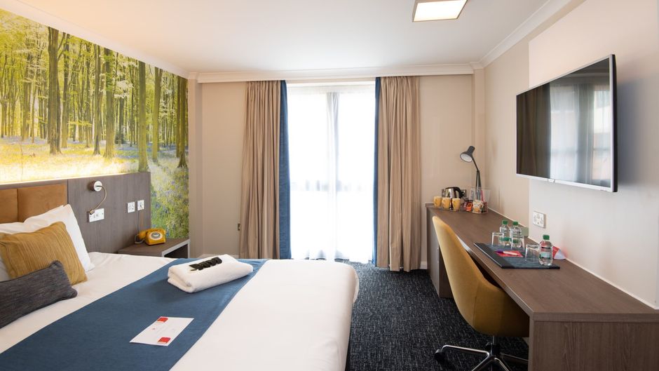Burleigh Court Hotel Room