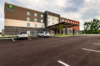 Holiday Inn Express & Suites Dayton East
