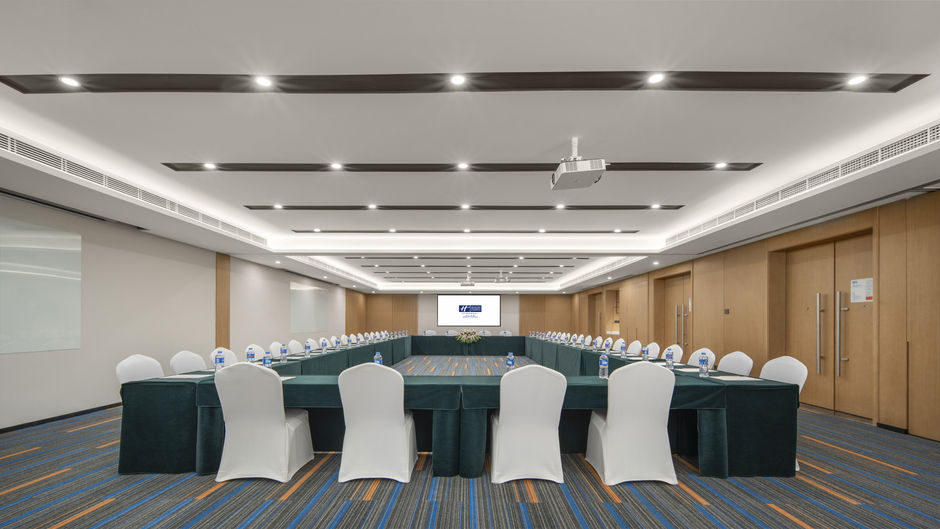 Holiday Inn Express Meishan Dongpo Meeting