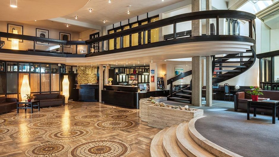 Central Hotel Lobby