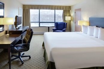 Greenwood Hotel & Suites