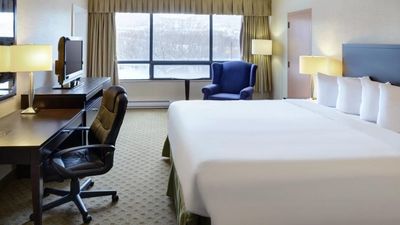 Greenwood Hotel & Suites
