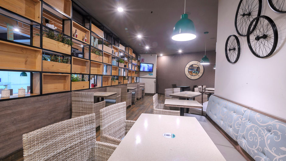 Holiday Inn Hotel & Suites Medica Sur Restaurant