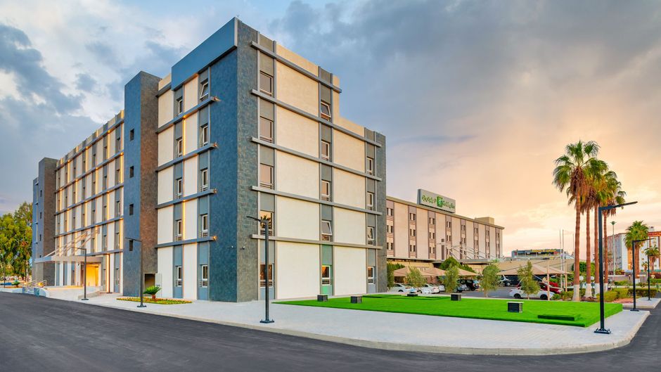 Holiday Inn Tabuk Exterior