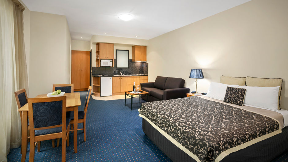 Quest Savoy Room