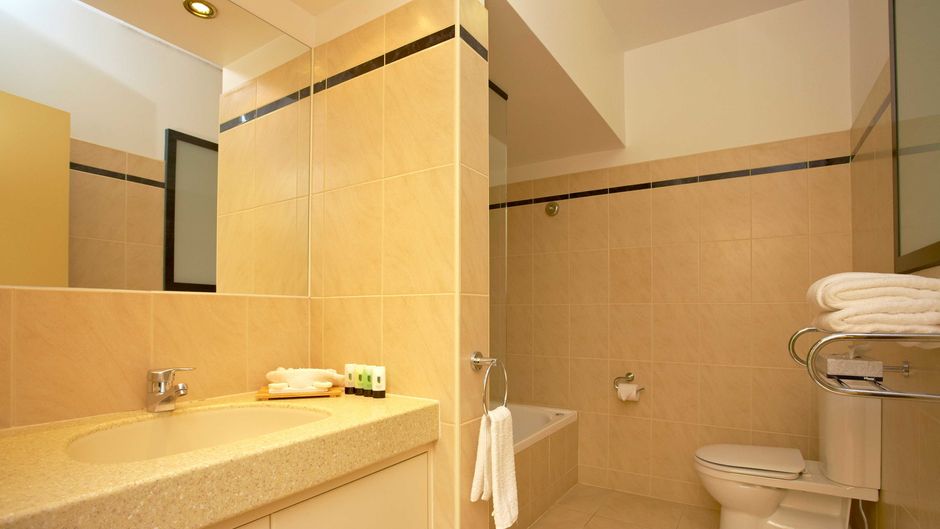 Quest Savoy Room