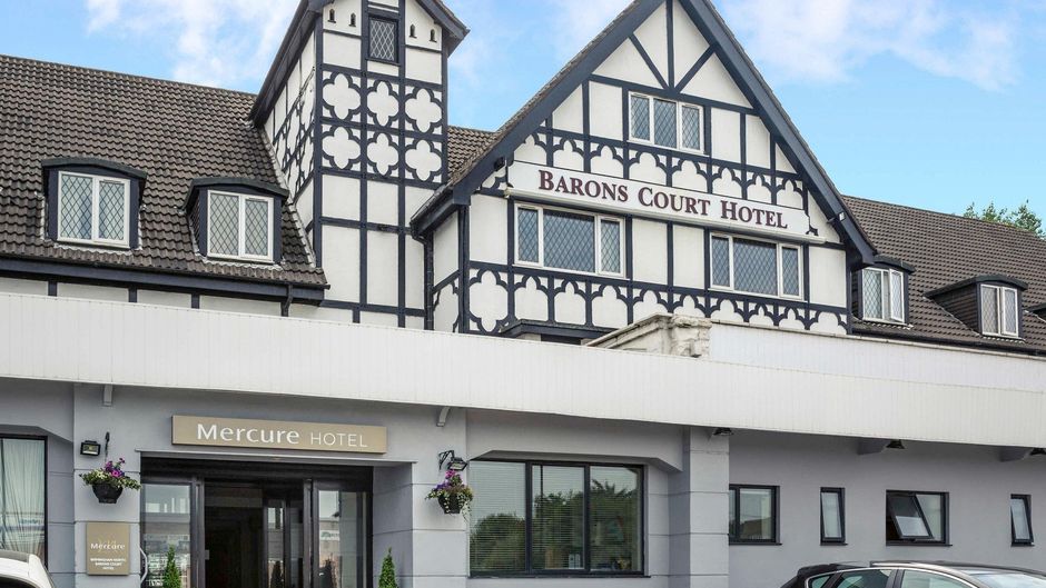 Barons Court Hotel Exterior