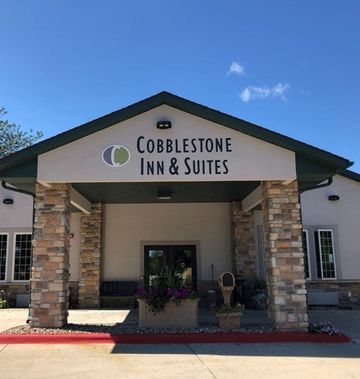 Cobblestone Inn & Suites Majestic Hills