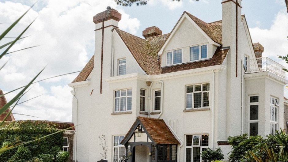 Merchants Manor Exterior