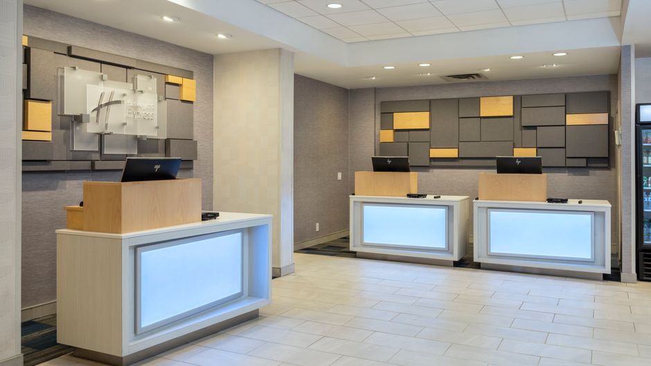 Holiday Inn Express Toronto Downtown Exterior