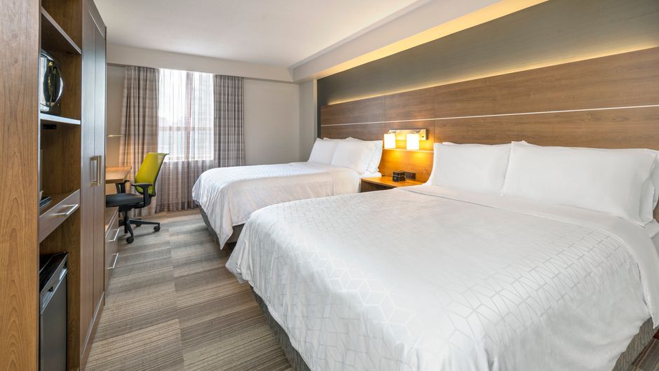 Holiday Inn Express Toronto Downtown Room