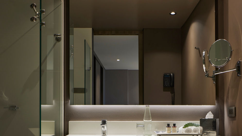 Binn Hotel Room