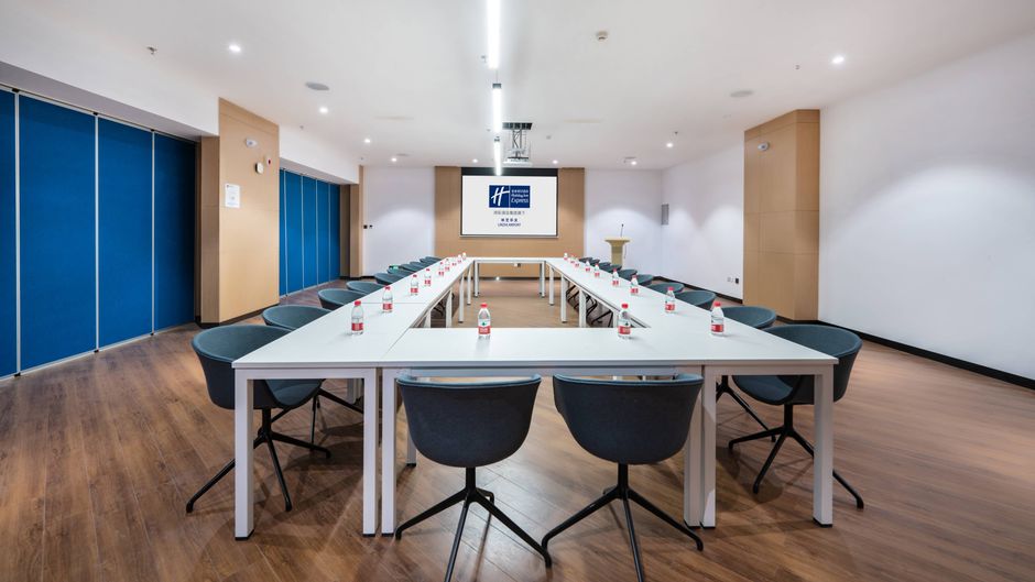 Holiday Inn Express Linzhi Airport Meeting