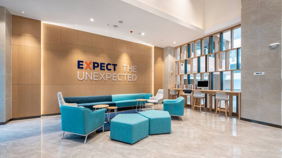 Holiday Inn Express Linzhi Airport Lobby