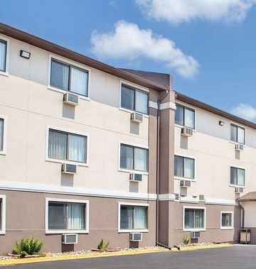 Boarders Inn & Suites