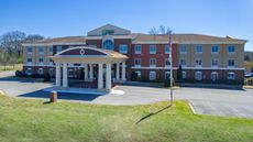 Holiday Inn Express & Suites Talladega