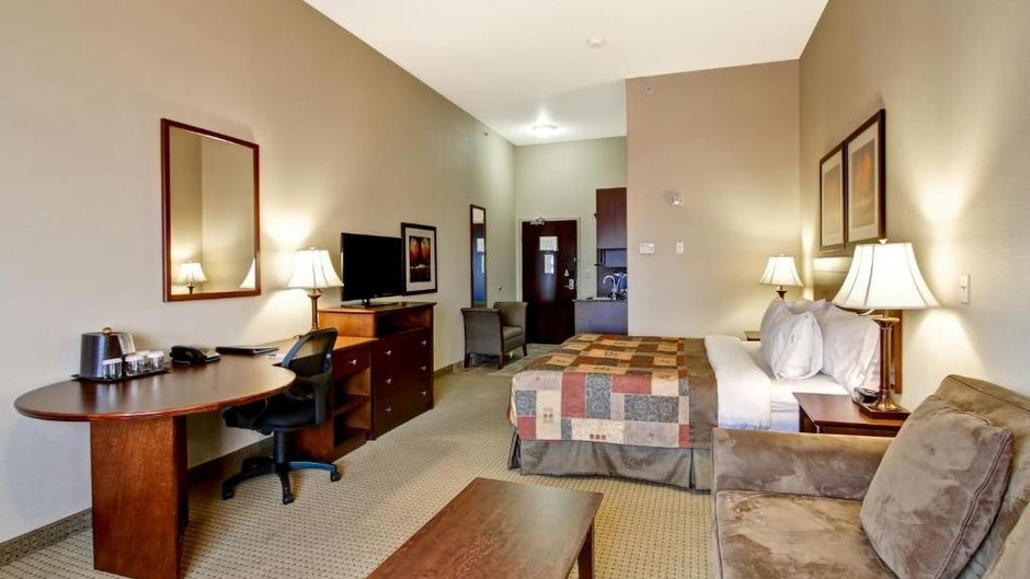 Canalta Hotel Camrose Lobby
