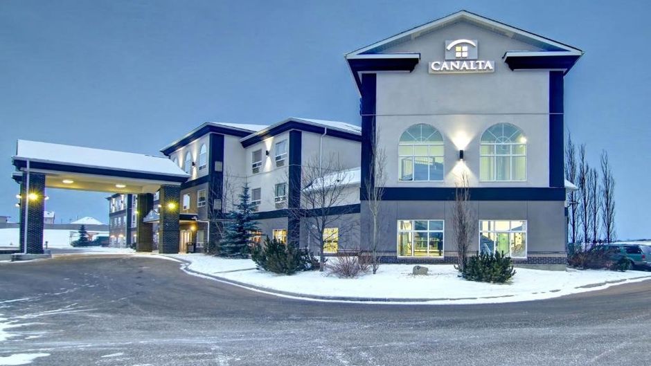 Canalta Hotel Camrose Exterior