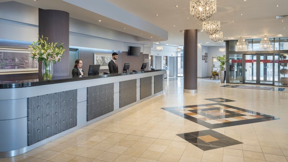 Leonardo Hotel Leeds Lobby