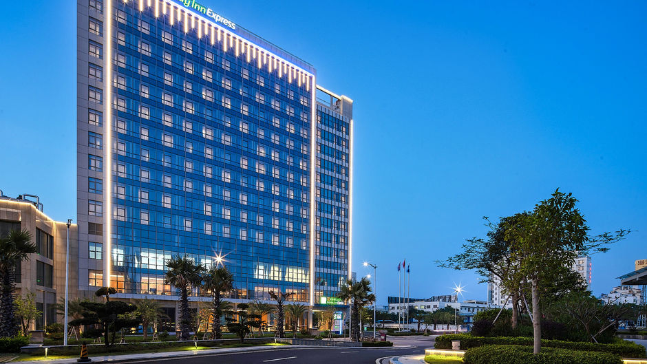 Holiday Inn Express Silver Beach Exterior