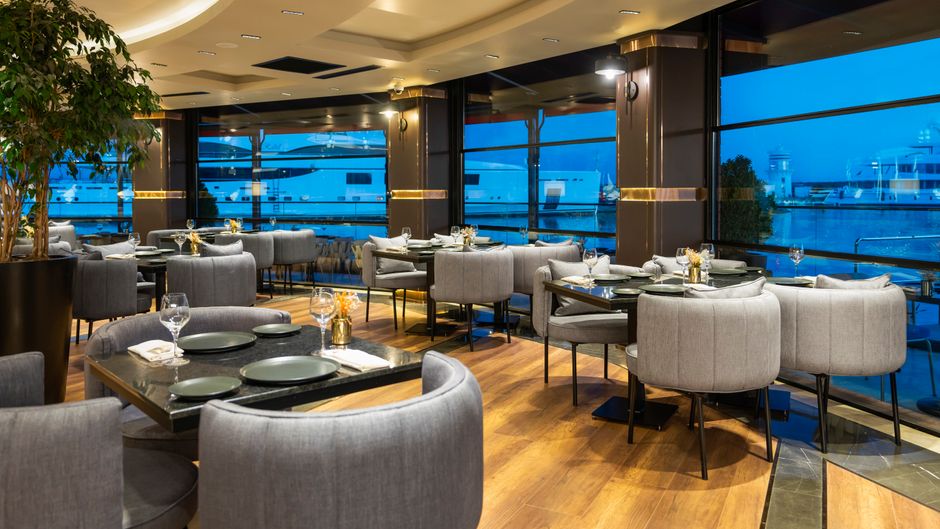 Crowne Plaza Tuzla Viaport Marina Restaurant