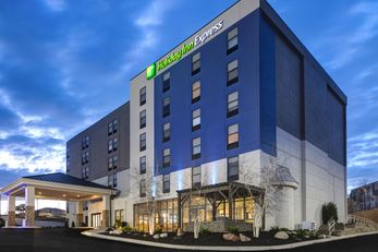 Holiday Inn Express Omaha West - 90th St