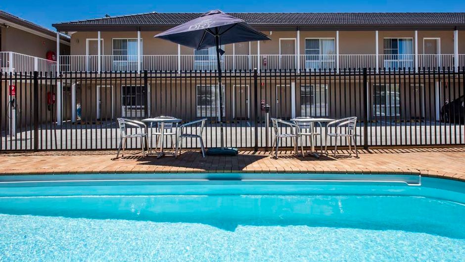 Winning Post Motel Pool
