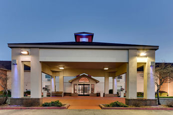 Holiday Inn Express Hotel & Suites