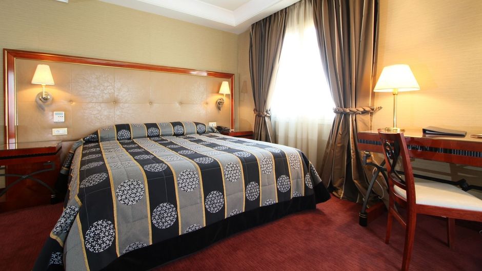 Piraeus Theoxenia Room