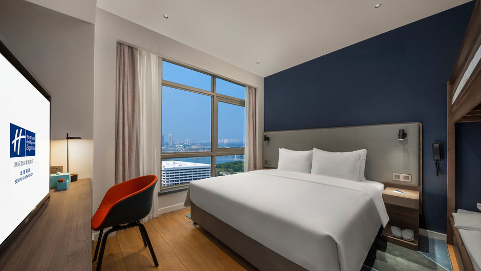 Holiday Inn Express Silver Beach Suite