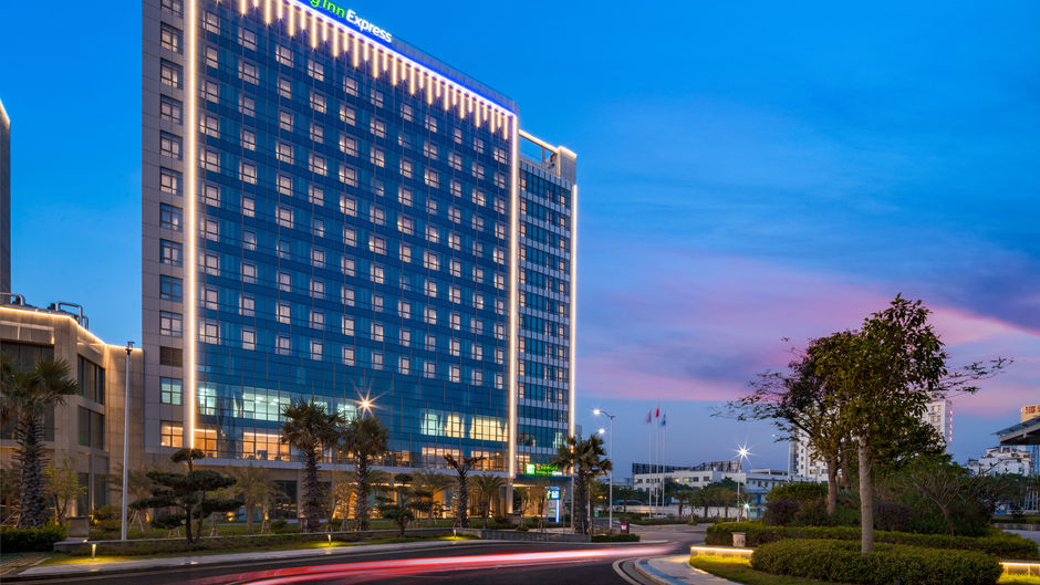 Holiday Inn Express Silver Beach Exterior