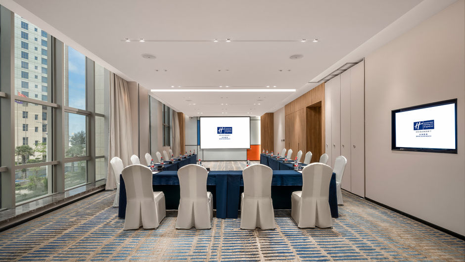 Holiday Inn Express Silver Beach Meeting