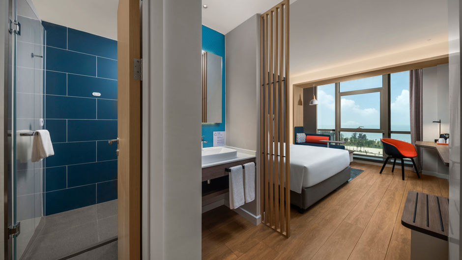 Holiday Inn Express Silver Beach Room