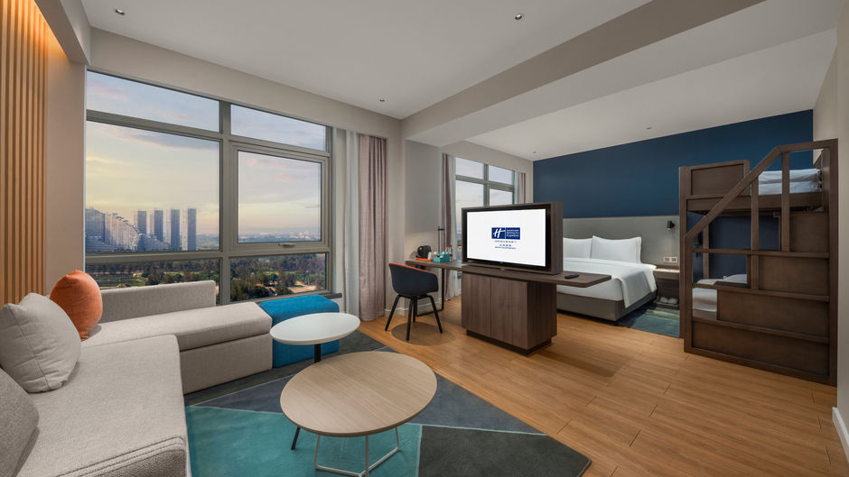 Holiday Inn Express Silver Beach Suite