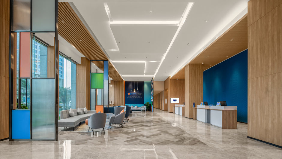 Holiday Inn Express Silver Beach Lobby
