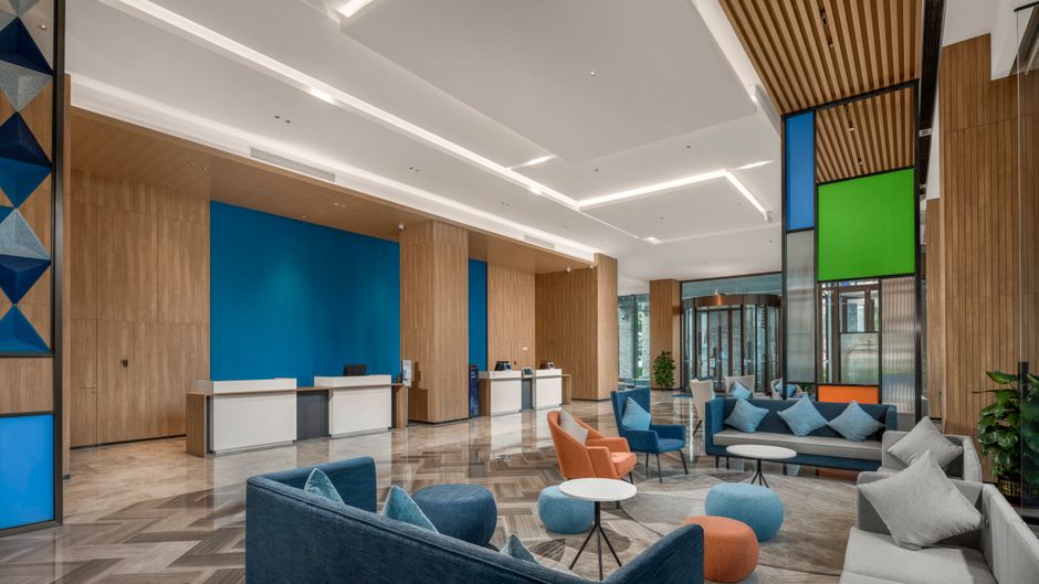 Holiday Inn Express Silver Beach Lobby