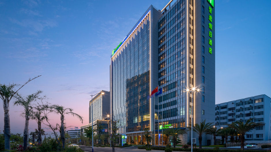 Holiday Inn Express Silver Beach Exterior