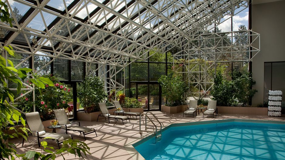 Toronto Airport Marriott Hotel Pool
