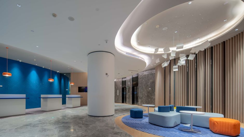 Holiday Inn Express North Gateway Lobby