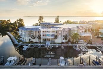 Waterline Villas & Marina, Autograph Col