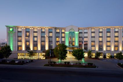 Holiday Inn & Suites Montreal Airport