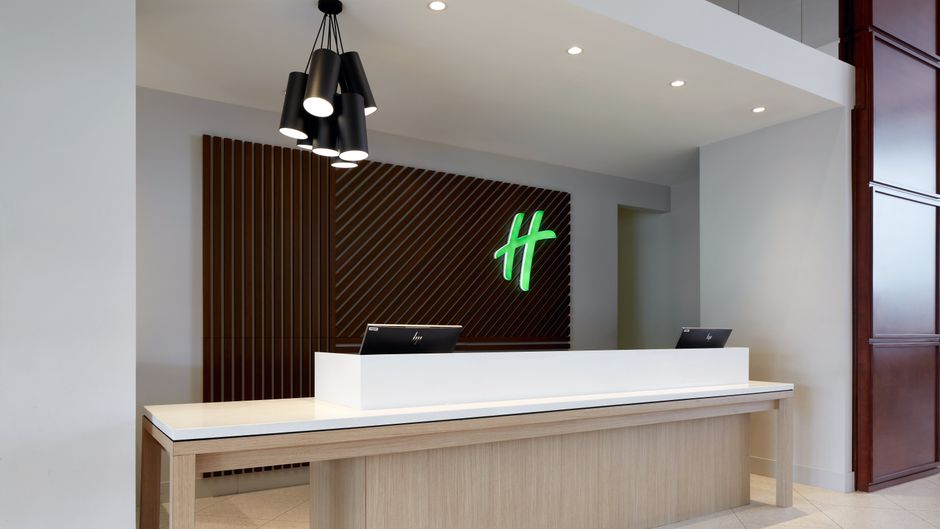 Holiday Inn & Suites Montreal Airport Exterior