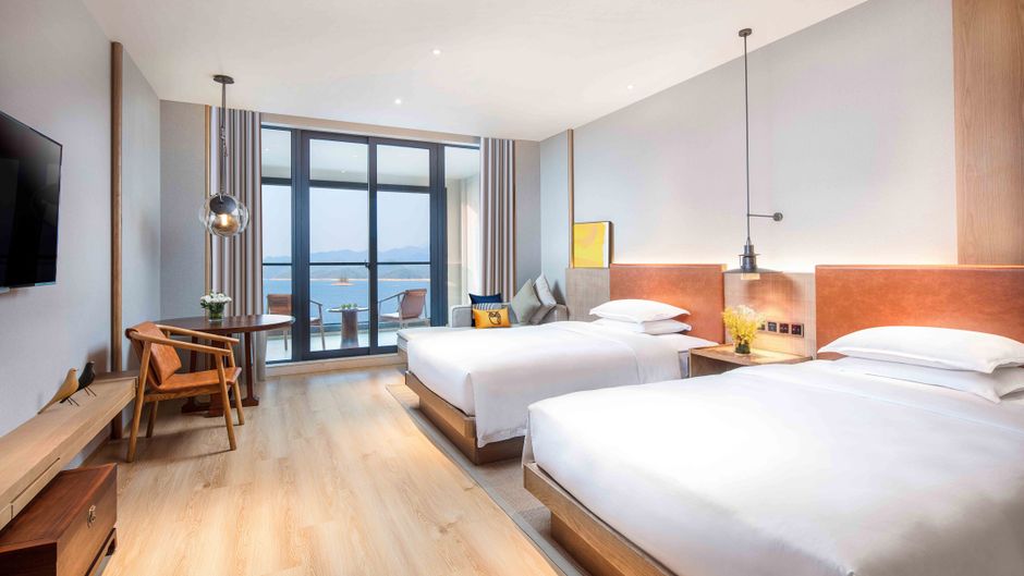 voco Thousand Island Lake Room