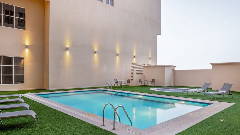 Residence Inn Dammam Pool