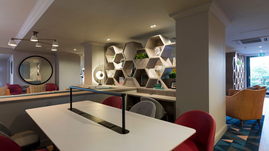 Holiday Inn Glasgow Airport Lobby
