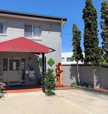 Crest Motor Inn