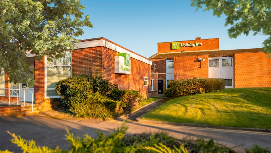 Holiday Inn Basingstoke Exterior
