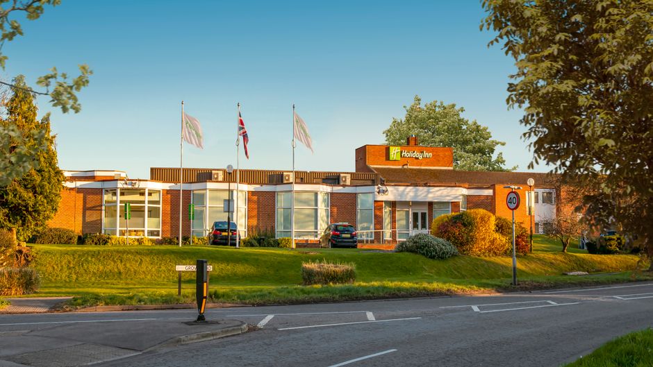 Holiday Inn Basingstoke Exterior